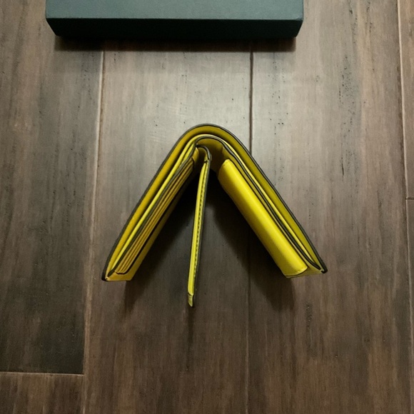 Mulberry Men Black Yellow 8 Card Trifold Heavy Grain Leather Wallet - Picture 5 of 7